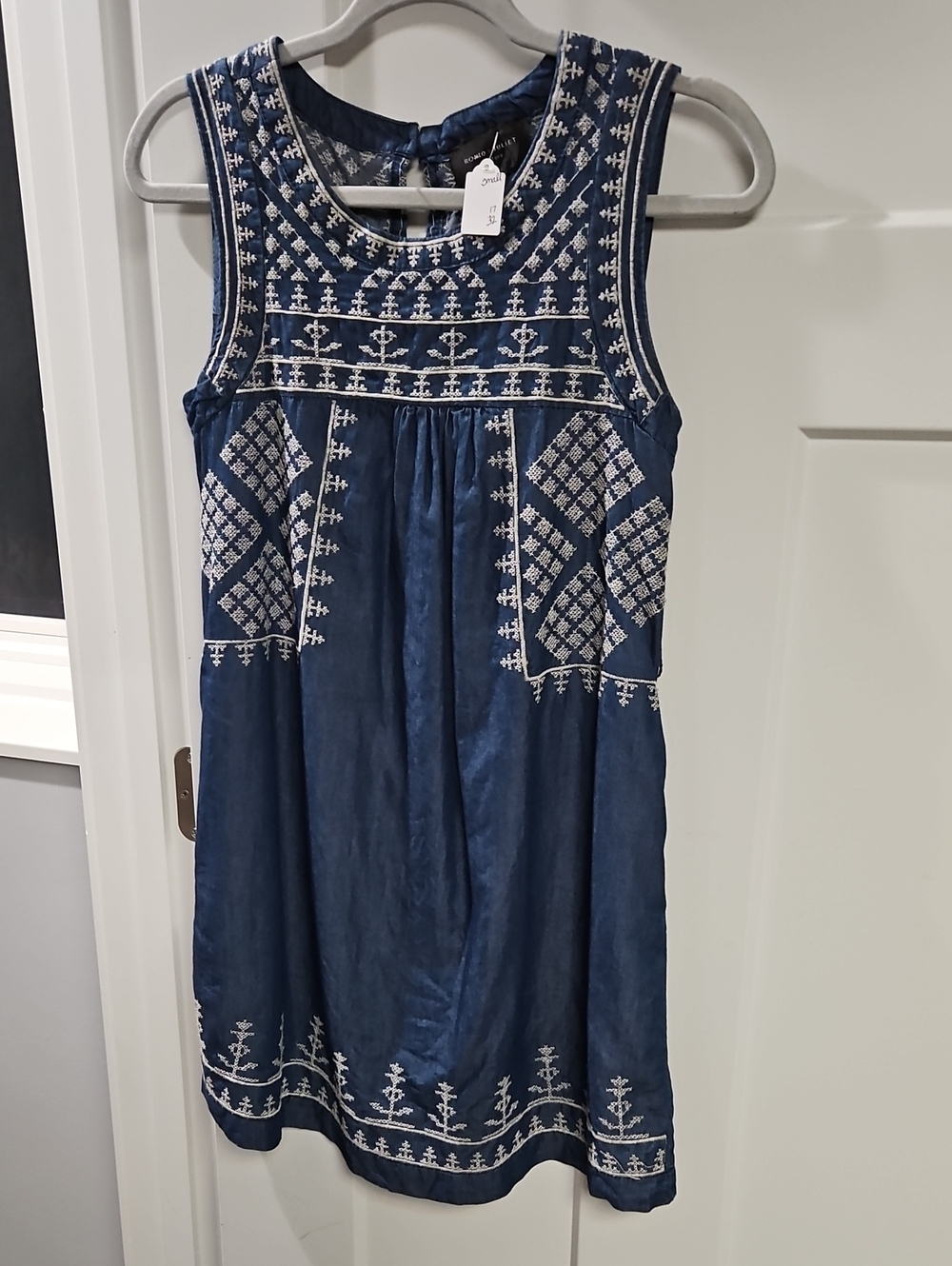 Romeo & Juliet Couture Navy Sleeveless Embroidered Tunic Top